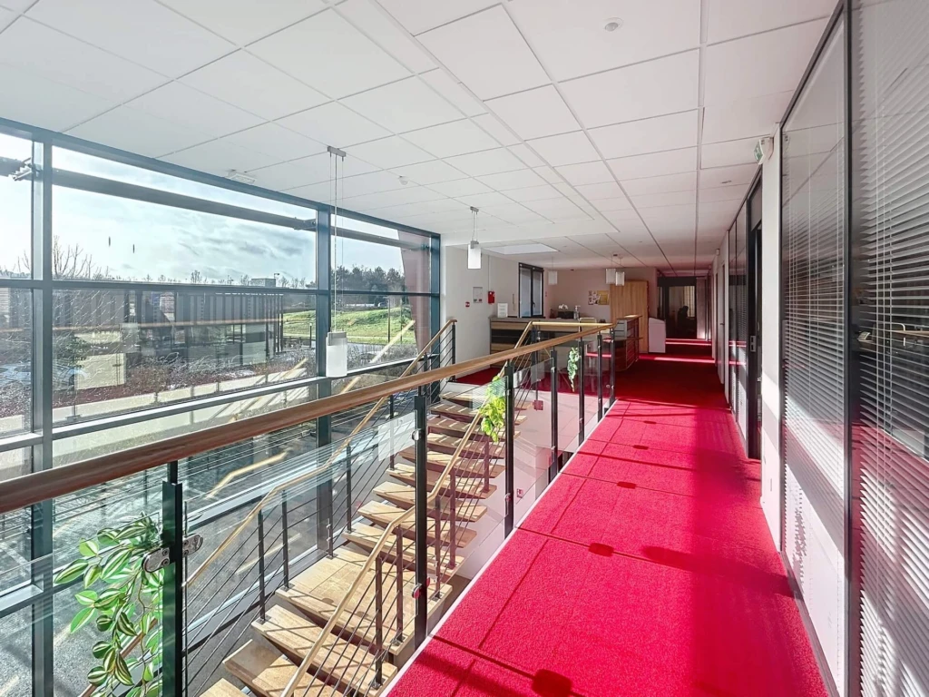IMMEUBLE TERTIAIRE PREMIUM de 430 m² à VAL-DE-REUIL