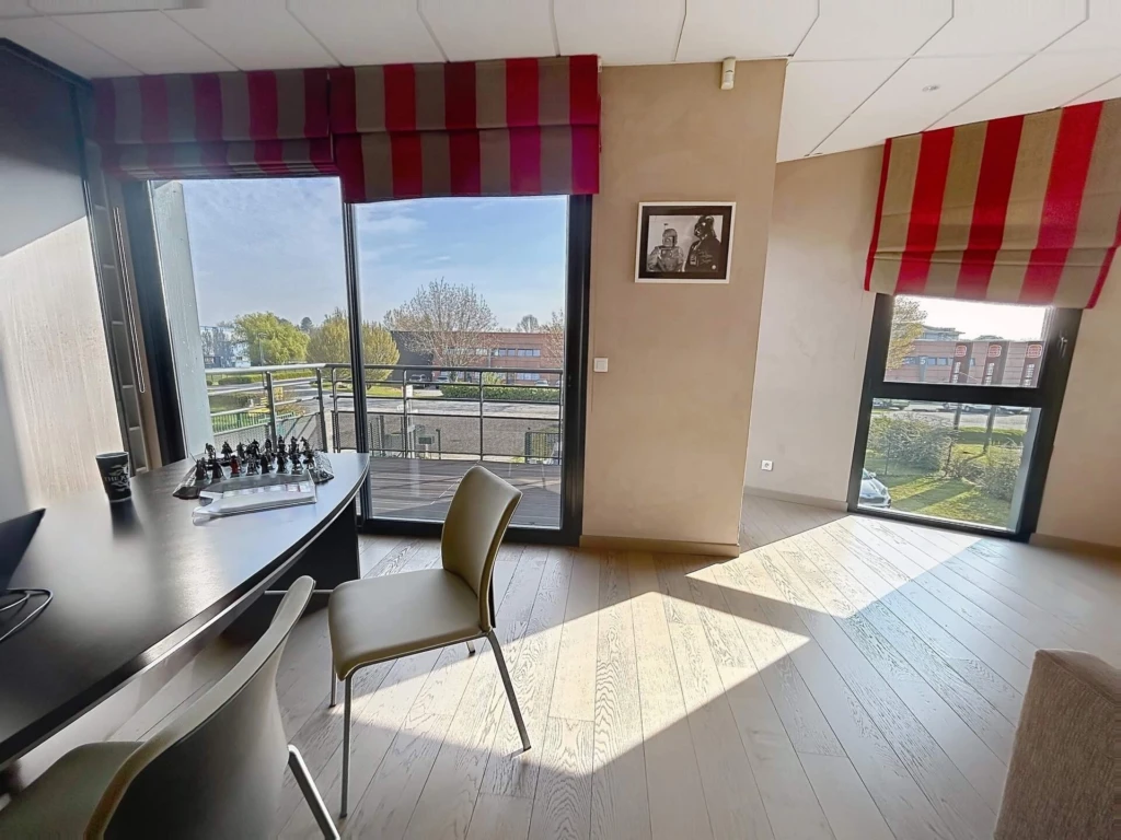 IMMEUBLE TERTIAIRE PREMIUM de 430 m² à VAL-DE-REUIL