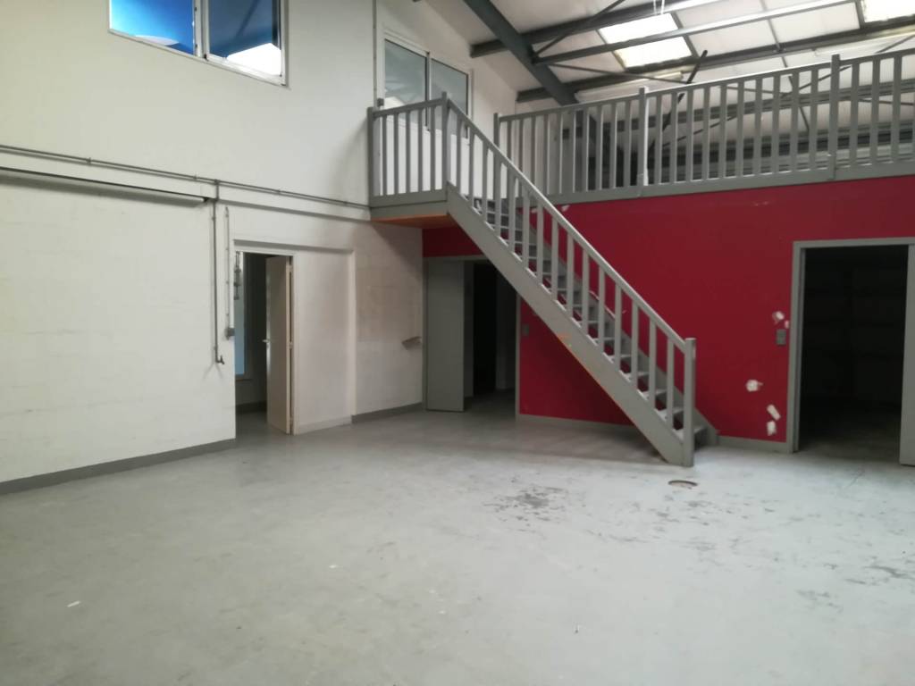 BATIMENT D’ACTIVITE de 500 m² au VAL D’HAZEY