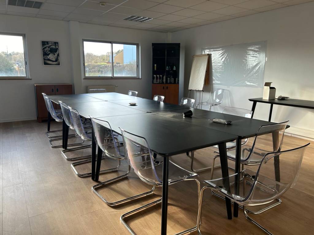 BATIMENT INDUSTRIEL VAL-DE-REUIL de 1800m²